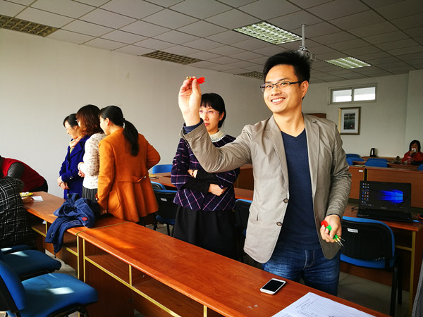 电子博彩导航分工会举办“学习十九大、全面奔小康”金秋游艺活动