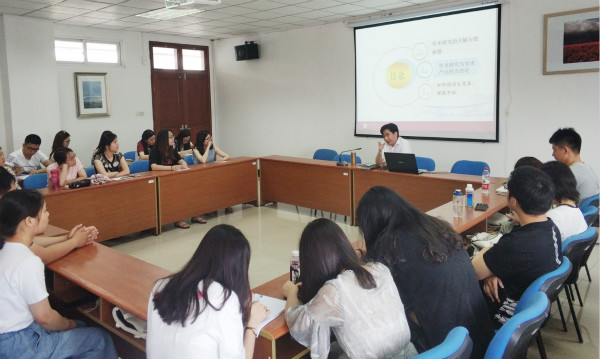 pg电子直营举办学术论文写作交流会